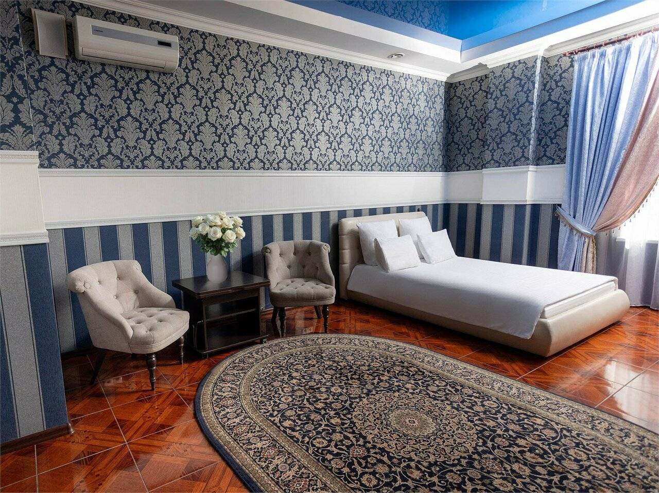 Фотографии номера ПолуЛюкс в Гостинице Малибу Омск