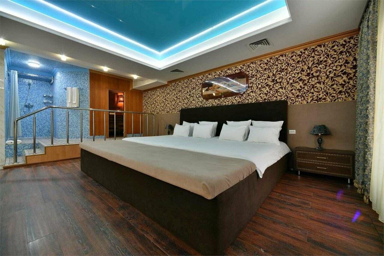 Фотографии номера Люкс с сауной в Гостинице Малибу Омск