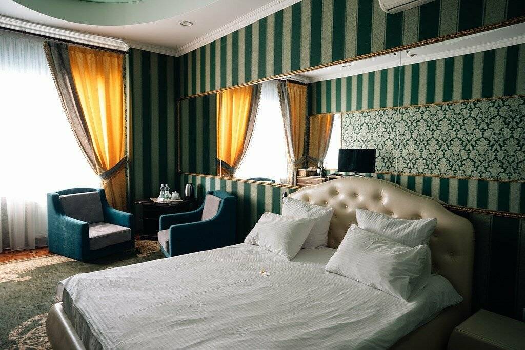 Фотографии номера ПолуЛюкс в Гостинице Малибу Омск