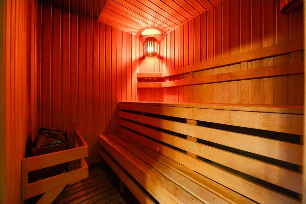 Фотографии номера Люкс с сауной в Гостинице Малибу Омск