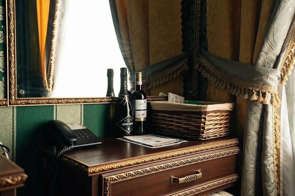 Фотографии номера ПолуЛюкс в Гостинице Малибу Омск